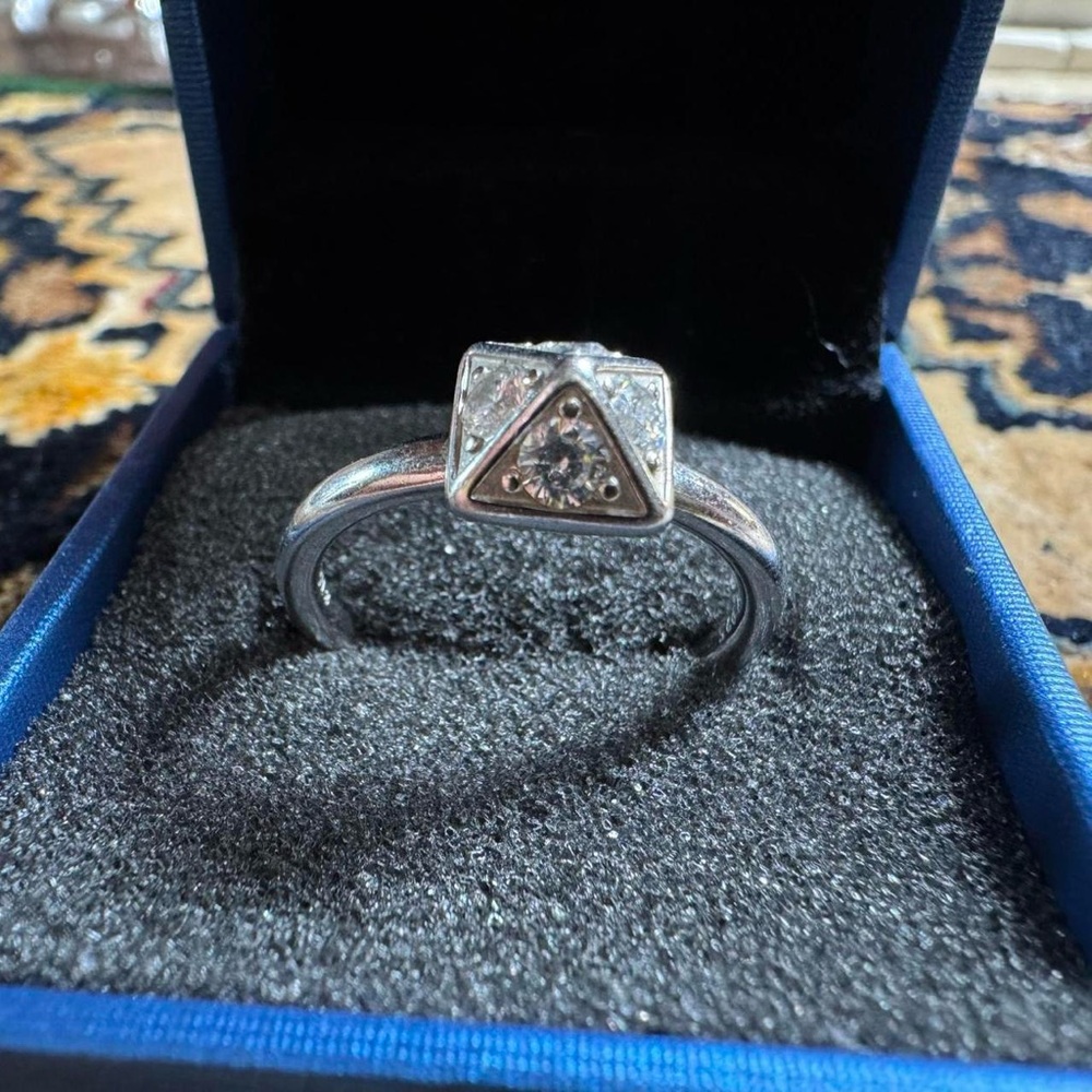 Sterling Silver Ring Geometric Pyramid CZ Cluster
Statement Minimalist Size 7